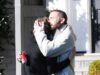 Ben Affleck abraça docemente a filha Violet, de 19 anos, em sua casa em Brentwood enquanto incêndios mortais em Los Angeles aumentam