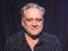 O comediante e ator Tony Slattery morreu aos 65 anos após sofrer um ataque cardíaco