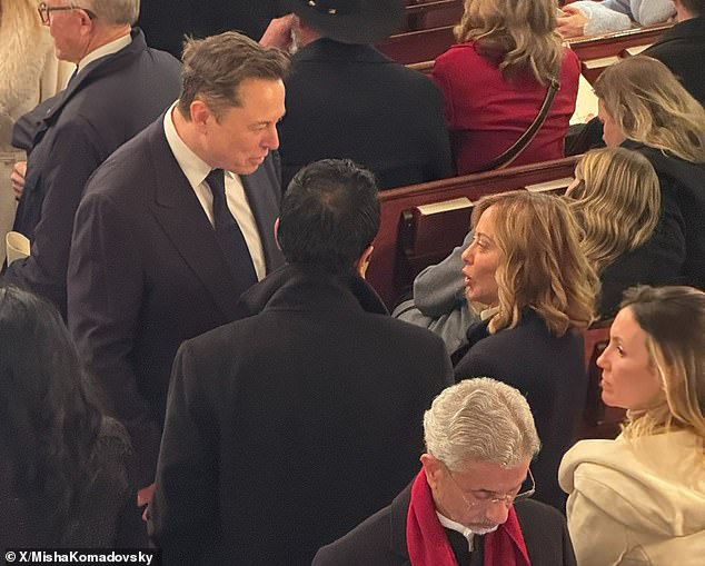 Elon Musk conversa com a glamorosa primeira-ministra italiana Giorgia Meloni na posse de Trump… meses depois de negar o caso