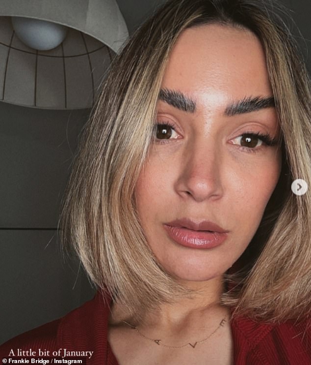 Frankie Bridges compartilha uma selfie chorosa na ‘Blue Monday’ horas depois que o marido Wayne se retirou dramaticamente da luta KSI com John Terry depois que o boxeador ‘cruzou a linha’