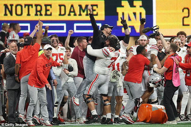 Ohio State 34-23 Notre Dame: Buckeyes adia o Fighting Irish para vencer o emocionante jogo do campeonato nacional CFP