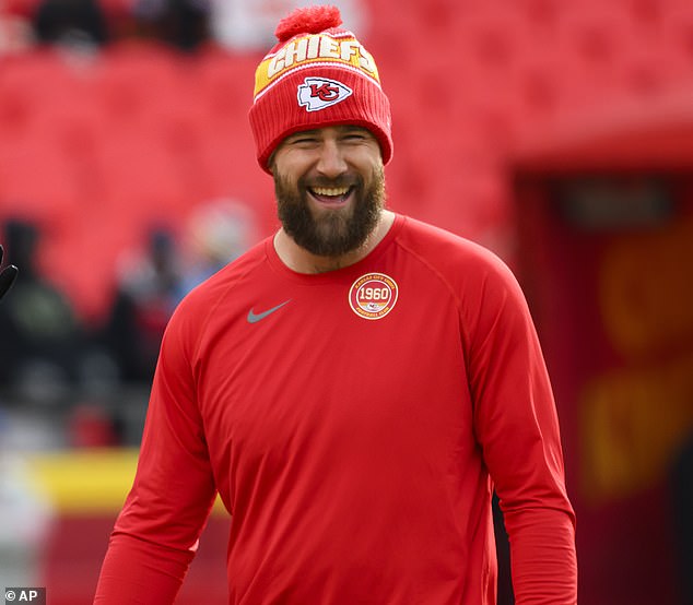 O ex-companheiro de equipe de Travis Kelce revela o gesto impressionante de Andy Reid após se atrasar para a reunião da equipe