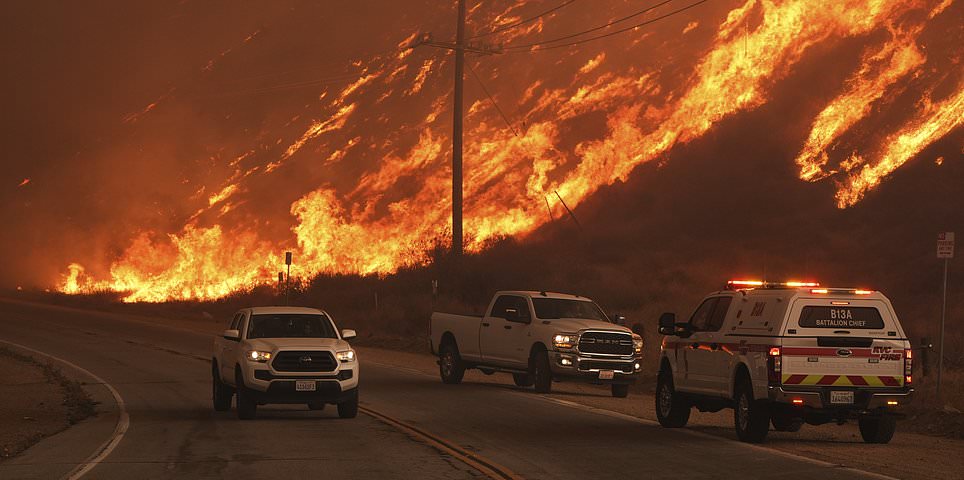 Incêndio em Laguna provoca pânico enquanto incêndio em Hughes explode nas montanhas perto de Los Angeles: atualizações ao vivo