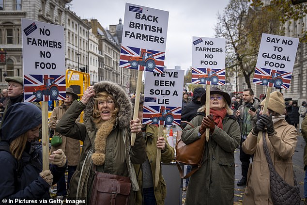 Agora Waitrose e Ocado estão a apoiar os agricultores britânicos na sua luta contra a campanha fiscal herdada do Partido Trabalhista