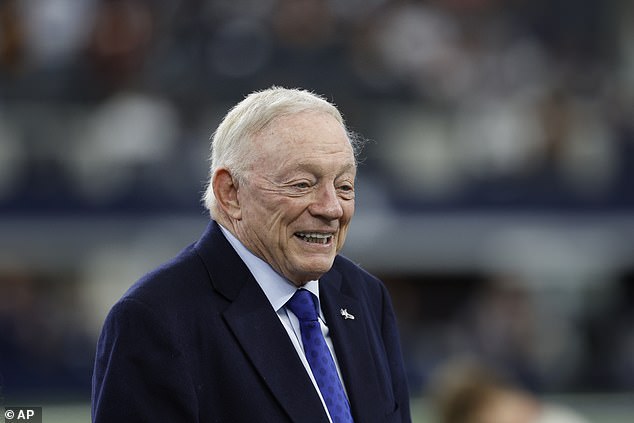 Os relatórios de Scatting Dallas Cowboys revelaram como o proprietário Jerry Jones e o filho Stephen destruíram a temporada da equipe