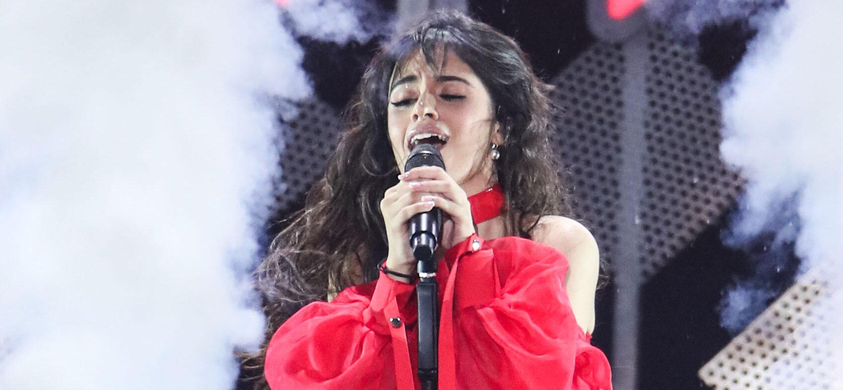 Imagens de Camila Cabello viralizando em uma arena quase vazia