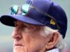 Bob Uecker, locutor lendário e ator da ‘Major League’, morre aos 90 anos